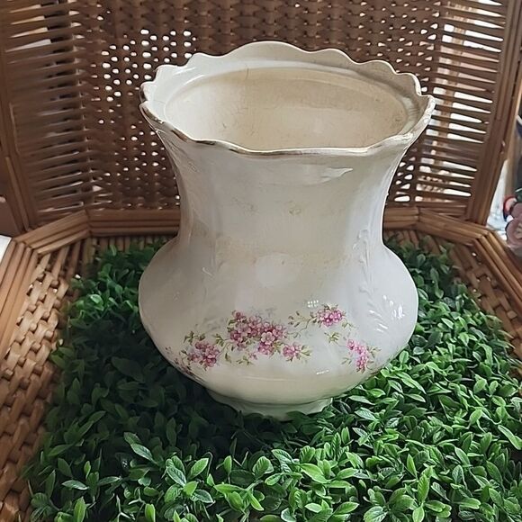 Vintage Floral Vase With Scalloped Gold Tone Rim Coquette - Picture 2 of 10